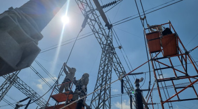 Sambut HUT RI, PLN UIT JBM Kebut Pemeliharaan Transmisi Demi Amankan Pasokan Listrik Jatim