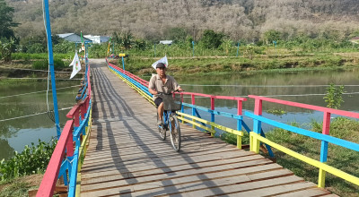 Pangkas Waktu Perjalanan, Warga Tulungagung Terbantu Dengan Jembatan Apung