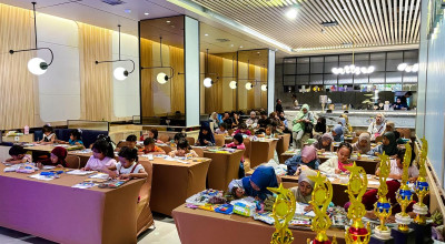 Libur Sekolah, Puluhan Anak Ikut Lomba Mewarnai di Surabaya