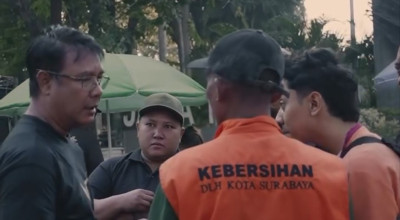 Pemkot Surabaya Sanksi 2 Oknum Penyapu Jalan Buntut Pungli PKL Tugu Pahlawan