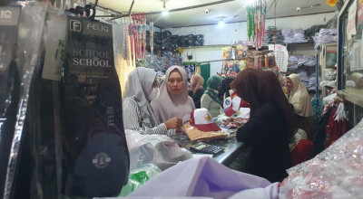 Jelang Tahun Ajaran Baru, Toko Seragam di Tulungagung Mulai Ramai Pembeli