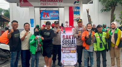 Polsek Kebomas dan YALPK Group Beri Bantuan BBM Gratis untuk Ojol Gresik