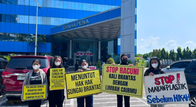 Air Kali Surabaya Menghitam dan Berbusa, Mahasiswa Desak KLH Bertindak