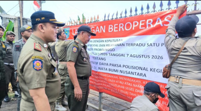 Pemkot dan DPRD Probolinggo Tutup Paksa Garasi Truk Tronton Ilegal di Kedungasem