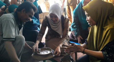 Dekranasda Minta Anak Muda Alaskandang Probolinggo Kembangkan Industri Gerabah
