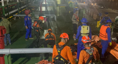 Tewas Hirup Gas Beracun di Palka Kapal Hamdan 1, Dua ABK Dievakuasi Tim SAR Gabungan