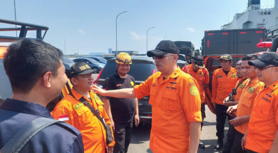 Basarnas Surabaya Berangkatkan 15 Relawan SAR untuk Misi Kemanusiaan NTT