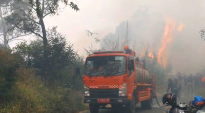 Kebakaran Gunung Bromo Meluas hingga 70 Hektare, Akses Wisata via Malang dan Lumajang Ditutup