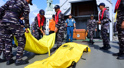 KRI Nala-363 Sandar, Bawa Puluhan Korban Kebakaran KMP Mutiara Sentosa 2