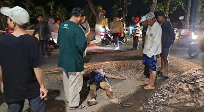 Pemotor Kritis Usai Terjatuh Akibat Luberan Material Proyek SPPG di Probolinggo