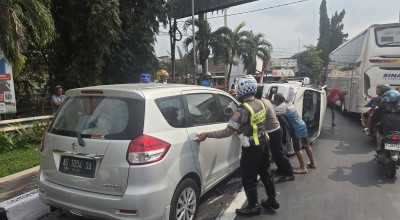 Mobil Rombongan Pengantin di Tulungagung Terlibat Kecelakaan Beruntun