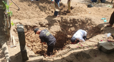 Warga Tulungagung Bongkar Makam Kuno Diduga Berasal Dari Abad 16