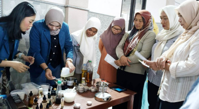 UNAIR Dorong Hilirisasi Minyak Nilam Petani Trenggalek Jadi Aromaterapi