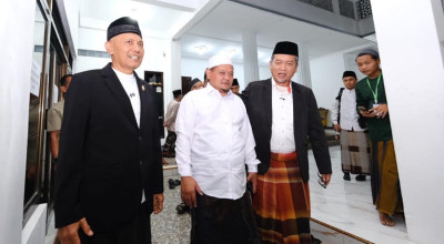 Presiden PKS Temui Gus Rozaq di Tambakberas Usai Muktamar NU