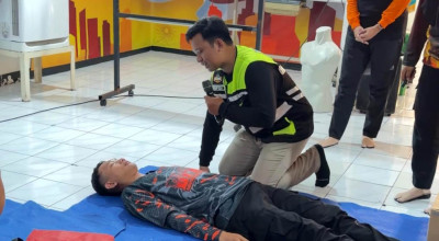 Relawan Siaga Kota Surabaya Ditempa Kuasai Pertolongan Gawat Darurat