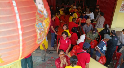 Ribuan Warga di Tulungagung Antre Sembako Dalam Ritual Sembahyang Pho Thouw