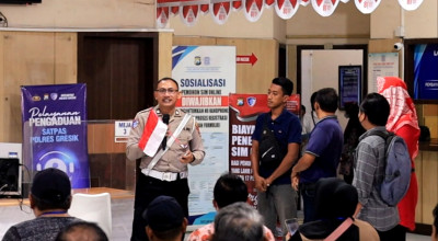 Kado Kemerdekaan, 17 Warga Gresik Kelahiran 17 Agustus Dapat SIM Gratis