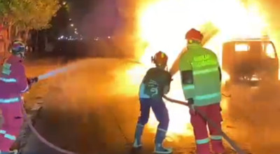 Truk Pengangkut Getah Pinus di Tulungagung Ludes Terbakar
