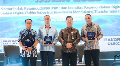 Raih 2 Penghargaan Nasional, Surabaya Buktikan 1 NIK Pacu Pertumbuhan Ekonomi