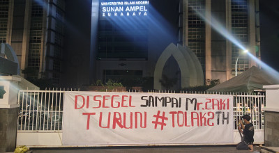 Demo UINSA, Mahasiswa Gelar Salat Hajat dan Segel Seluruh Akses ke Kampus