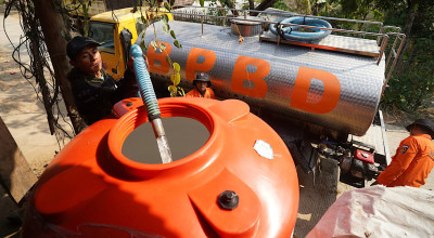 Debit Sumber Turun, BPBD Kabupaten Kediri Dropping Air Bersih ke Desa Surat