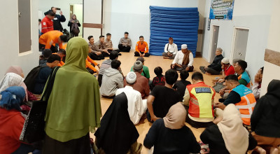 Doa Iringi Pencarian Korban KM Virgo Transport 8 di Posko Tanjung Perak