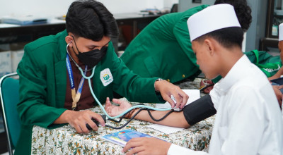 FK Unusa Edukasi Santri Al-Fithrah soal Kesehatan Paru dan PPOK