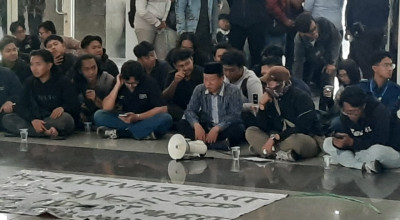 Aksi Demo Mahasiswa UINSA Berlanjut, Desak Muzakki Mundur Dari Jabatan