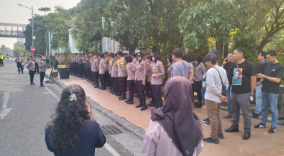 Keamanan Larang Wartawan Liput Demo Penurunan Rektor UINSA