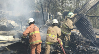 Diduga Korsleting Listrik, Bedeng Tempat Tinggal Kuli di Surabaya Terbakar