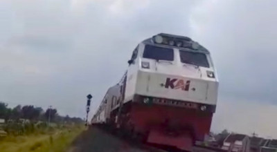 Perjalanan Kereta Api di Tulungagung Terganggu Akibat Temuan Batu Diatas Rel