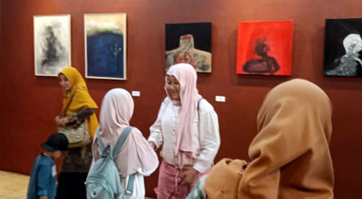 Annisa Nismara Gelar Pameran Lukis “Catatan Visual” di Galeri Merah Putih Surabaya