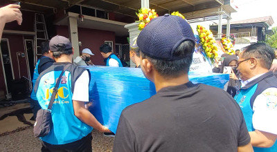 Pemakaman Korban Kru KM Virgo Transport 8 asal Lamongan Diwarnai Isak Tangis Keluarga