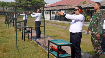 Perwira Brigif 2 Marinir Ditempa lewat Latihan Menembak Pistol
