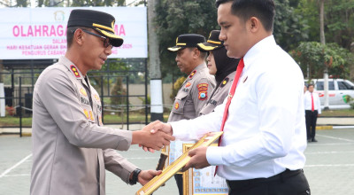 Kapolres Malang Beri Penghargaan 65 Anggota Berdedikasi Tinggi