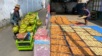 Energi yang Menghidupi Kampung Emping Belinjo Kediri