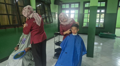SMKN 2 Ponorogo Berikan Layanan Facial dan Potong Rambut Gratis di Panti Asuhan