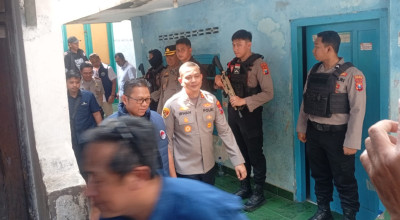 Rumah Kosong Disisir Polisi saat Gerebek Kampung Narkoba Jalan Kunti Surabaya