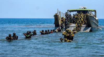 Marinir TNI AL dan Pasukan Australia Gempur Pantai Banongan