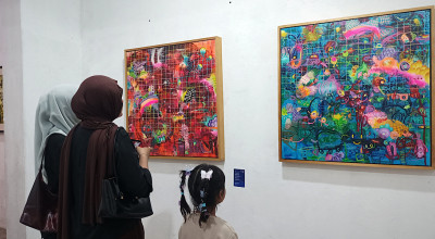 Gasrug dan Dewi Musdalifah Kolaborasi Hadirkan Pameran Sastra Rupa di Gresik