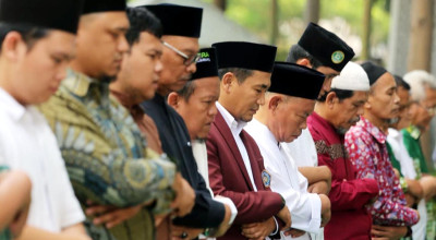 Surabaya Terik Menyengat, Ribuan Sivitas Umsura Gelar Salat Minta Hujan
