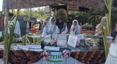 Jajanan Tempo Dulu Hadir di Peringatan Hari Santri UIN KHAS Jember