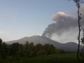 Abu vulkanik Gunung Raung mengarah ke Banyuwangi dan Bali