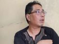 Yuri Wido Nurcahyo, suami korban saat ditemui di rumahnya di Jalan Gubeng Airlangga V, Surabaya.