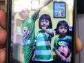 Ara (tengah) bocah perempuan berumur 7 tahun di Surabaya yang hilang misterius
