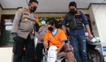 Bandit motor yang dilumpuhkan kakinya diamankan di Mapolsek Sukolilo, Surabaya