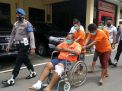 Arif Prasetyo (naik kursi roda), bandit perampas tas ibu hamil di Mojokerto