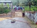 Diterjang Banjir, Jembatan Antar Desa di Pacitan Amblas