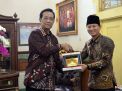 Bupati Trenggalek M Nur Arifin bersama Sri Sultan Hamengkubuwono X