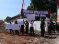 Sejumlah warga demo tolak pembangunan Gedung SMP IT Qurota Ayun di Ponorogo